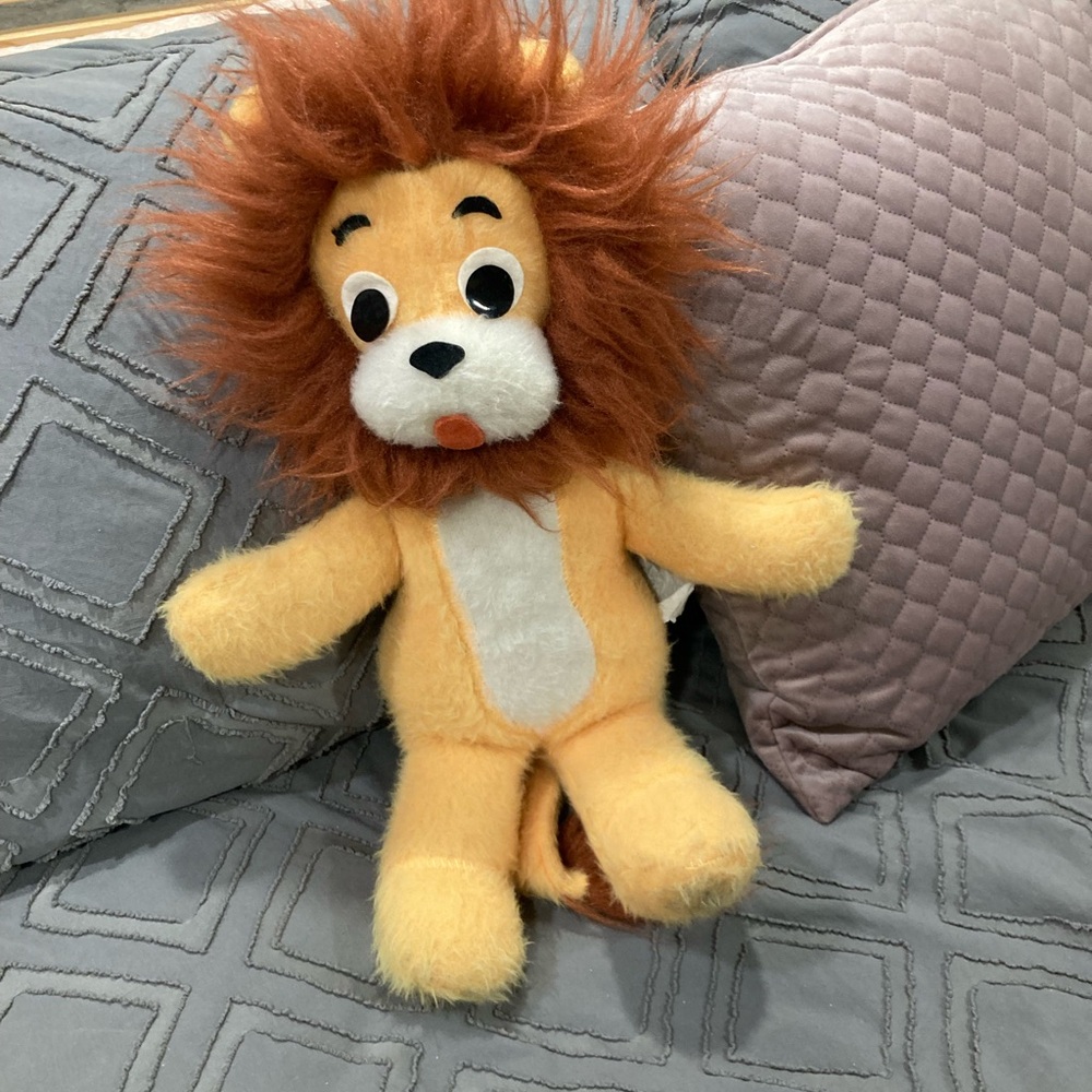Vintage Lion stuffed animal MIGHTY STAR LTD